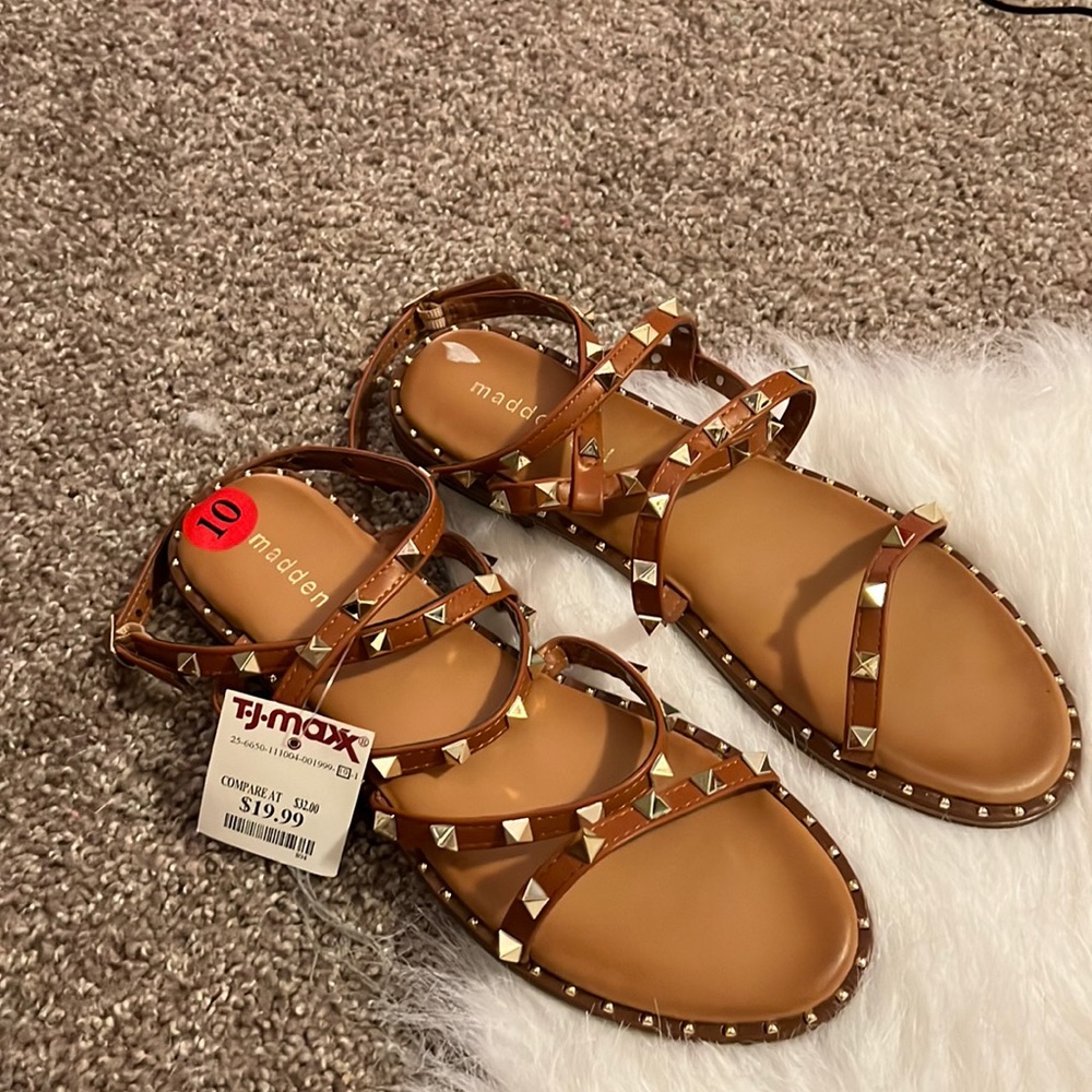 Nude and gold sandals size 10